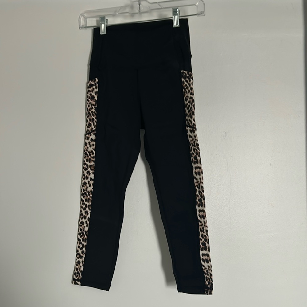 ZYIA Leopard Pocket Brilliant Hi-Rise Capri 20"